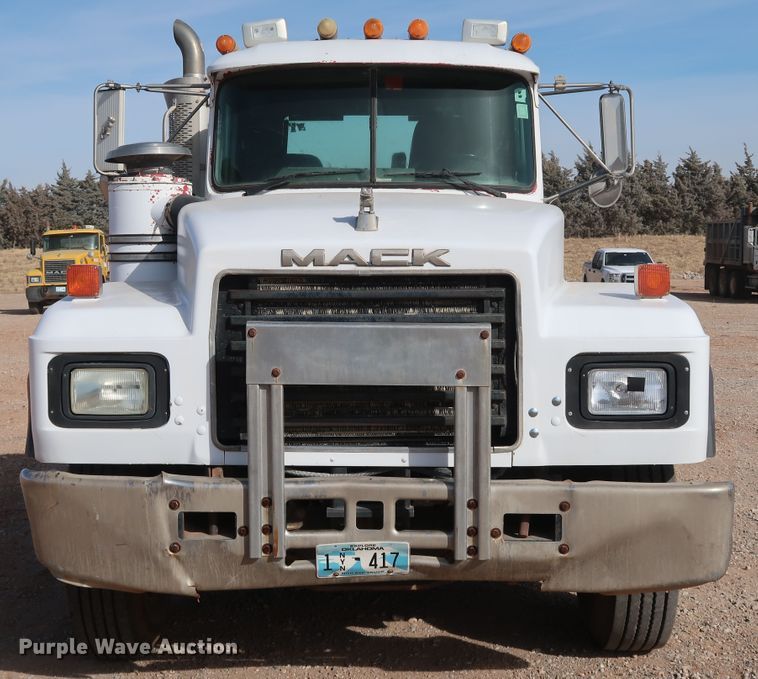 image for item DK3577 2000 Mack RD688S  semi truck