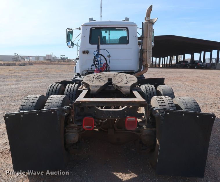 image for item DK3577 2000 Mack RD688S  semi truck