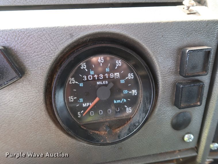 image for item DK3577 2000 Mack RD688S  semi truck