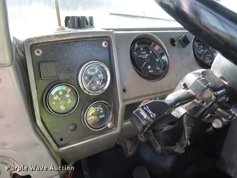 image for item DK3577 2000 Mack RD688S  semi truck