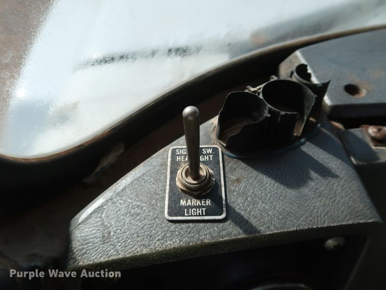 image for item DK3577 2000 Mack RD688S  semi truck