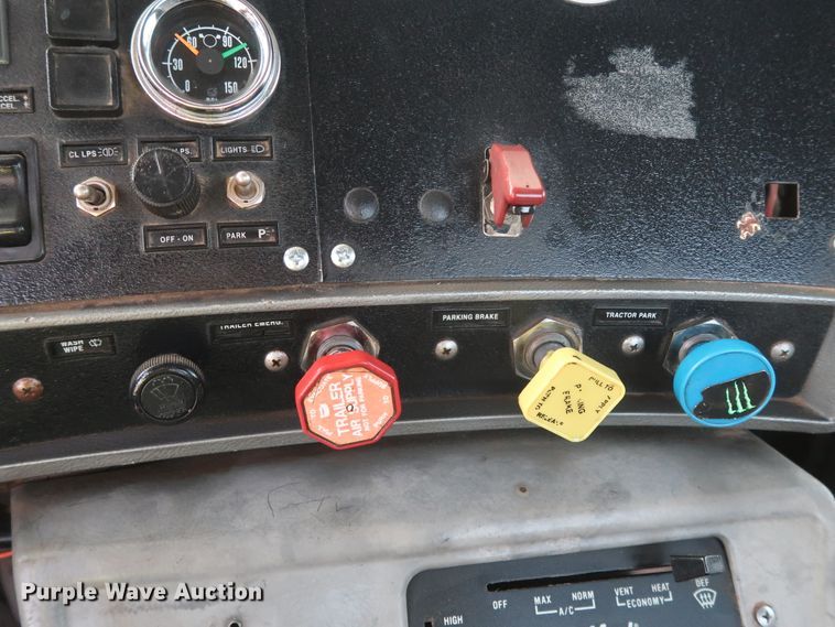 image for item DK3577 2000 Mack RD688S  semi truck