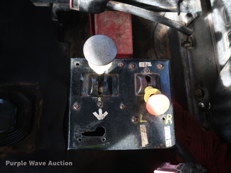 image for item DK3577 2000 Mack RD688S  semi truck