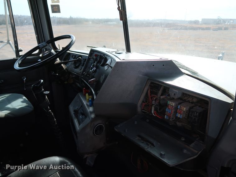 image for item DK3577 2000 Mack RD688S  semi truck