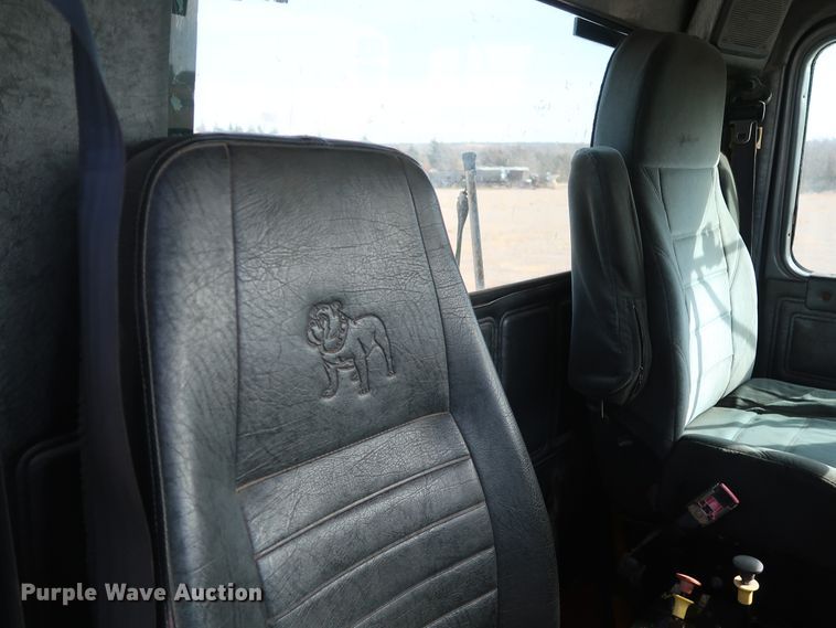 image for item DK3577 2000 Mack RD688S  semi truck