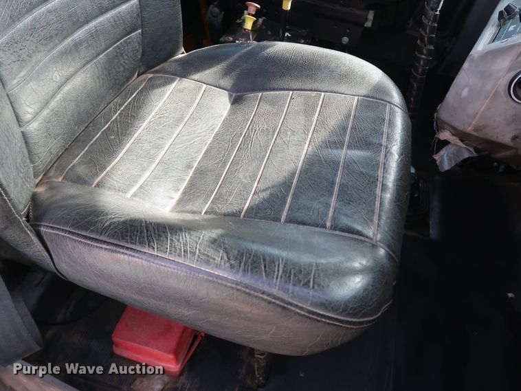 image for item DK3577 2000 Mack RD688S  semi truck