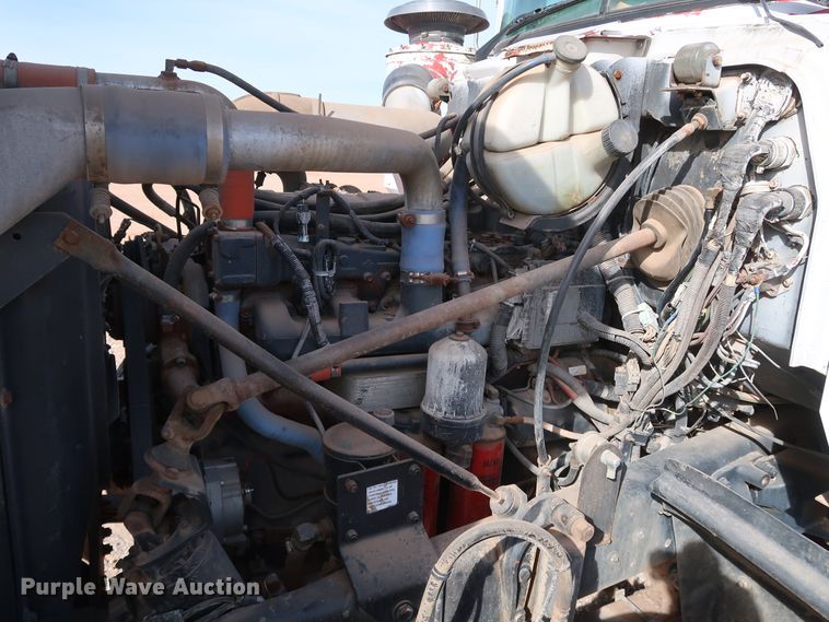 image for item DK3577 2000 Mack RD688S  semi truck