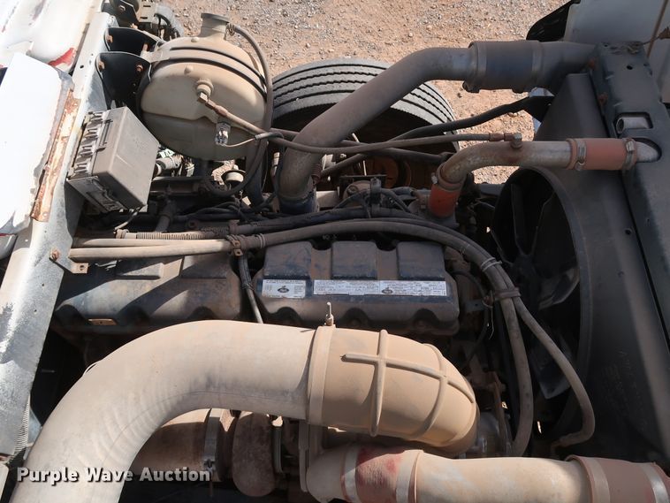 image for item DK3577 2000 Mack RD688S  semi truck