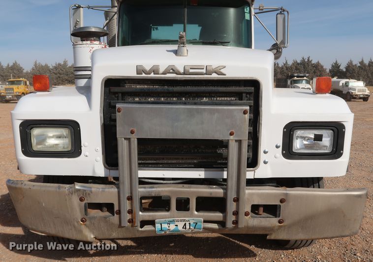 image for item DK3577 2000 Mack RD688S  semi truck