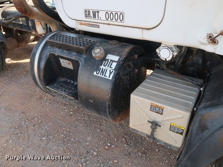 image for item DK3577 2000 Mack RD688S  semi truck