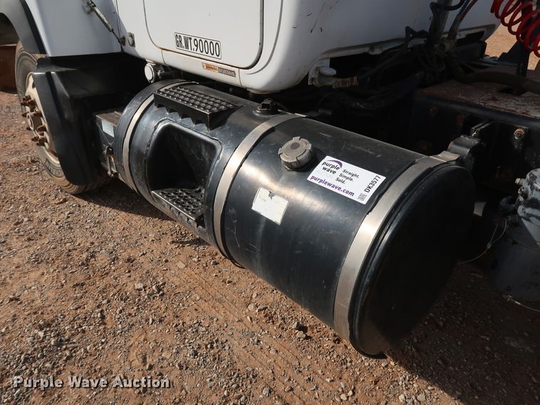 image for item DK3577 2000 Mack RD688S  semi truck