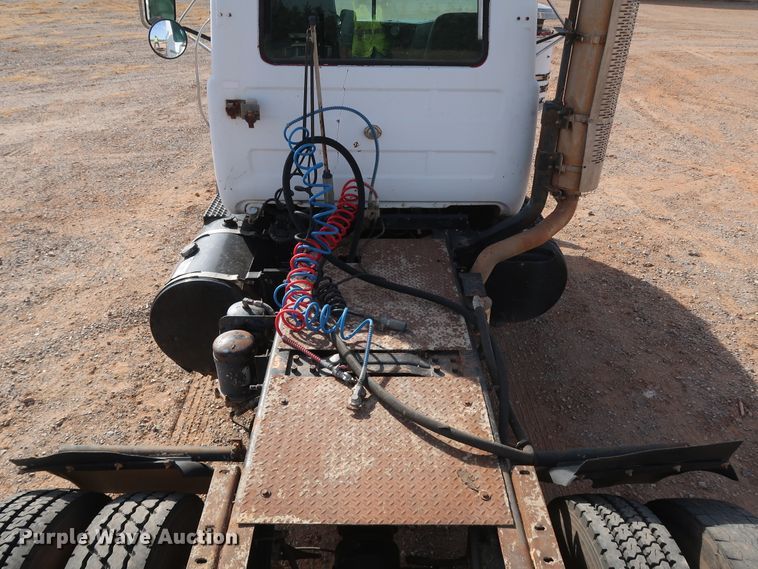 image for item DK3577 2000 Mack RD688S  semi truck