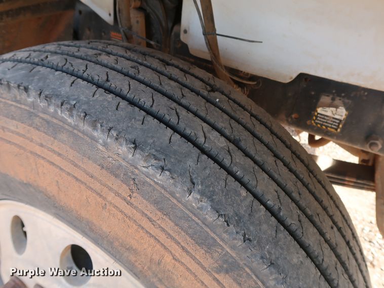 image for item DK3577 2000 Mack RD688S  semi truck