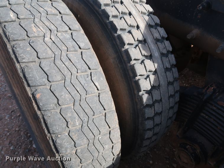 image for item DK3577 2000 Mack RD688S  semi truck