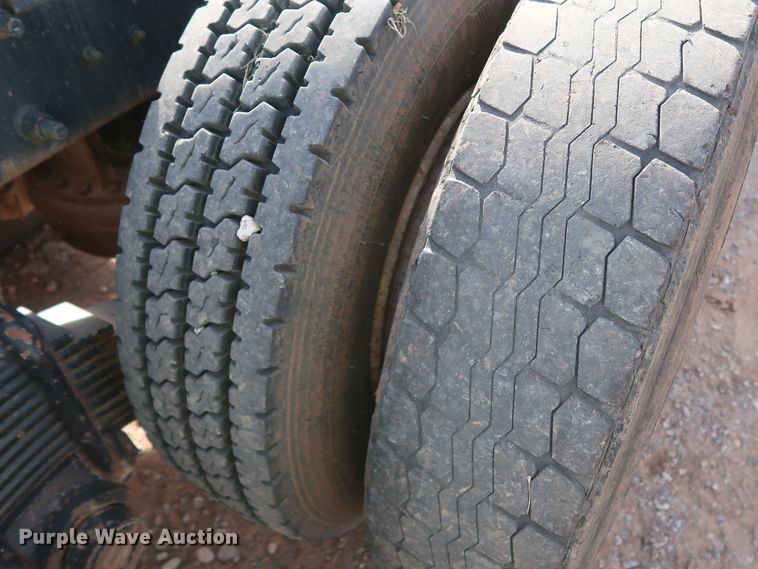 image for item DK3577 2000 Mack RD688S  semi truck