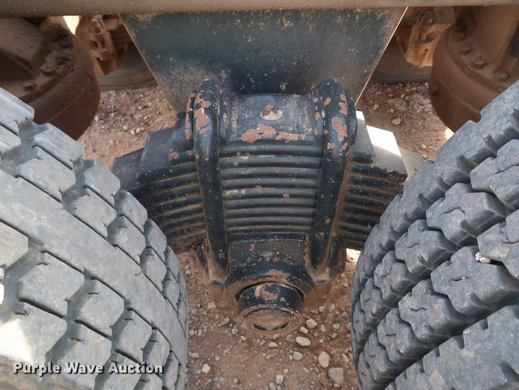 image for item DK3577 2000 Mack RD688S  semi truck