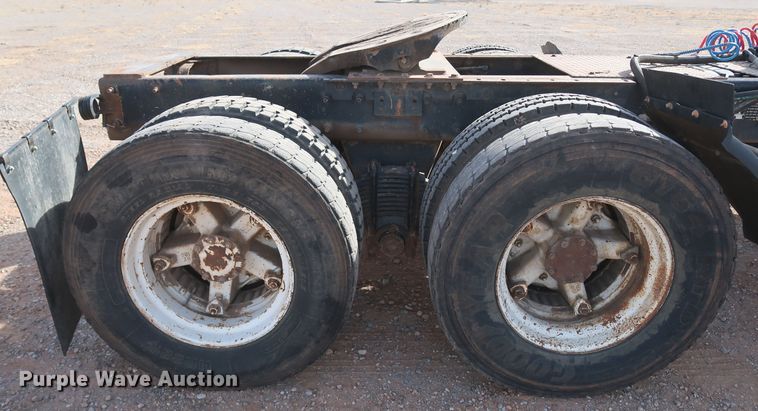 image for item DK3577 2000 Mack RD688S  semi truck