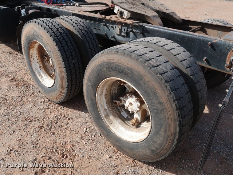 image for item DK3577 2000 Mack RD688S  semi truck