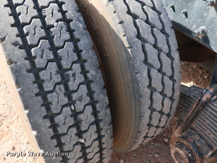 image for item DK3577 2000 Mack RD688S  semi truck