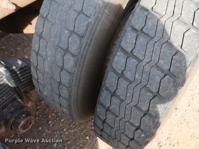 image for item DK3577 2000 Mack RD688S  semi truck