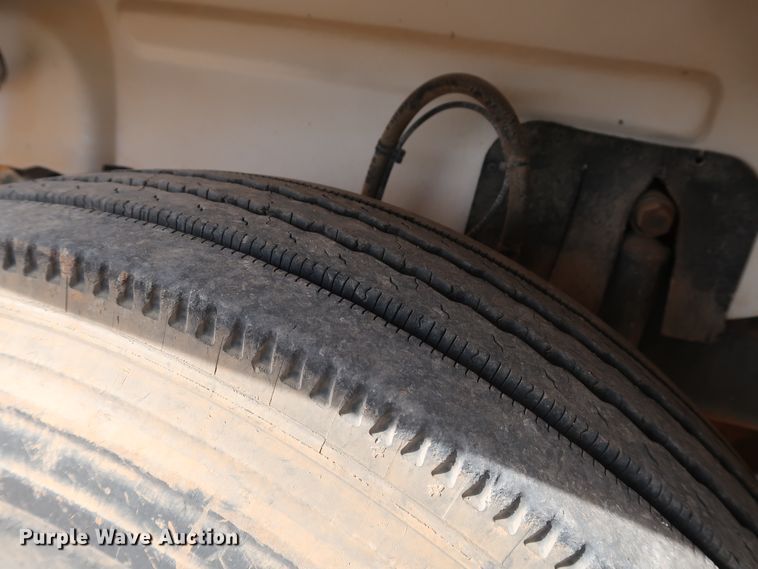 image for item DK3577 2000 Mack RD688S  semi truck