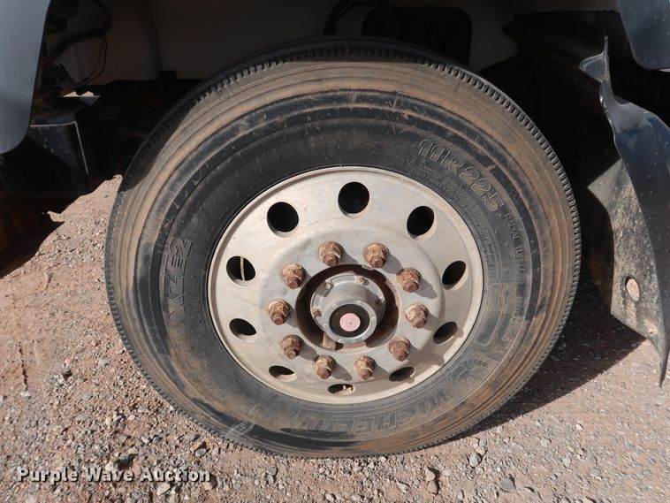 image for item DK3577 2000 Mack RD688S  semi truck