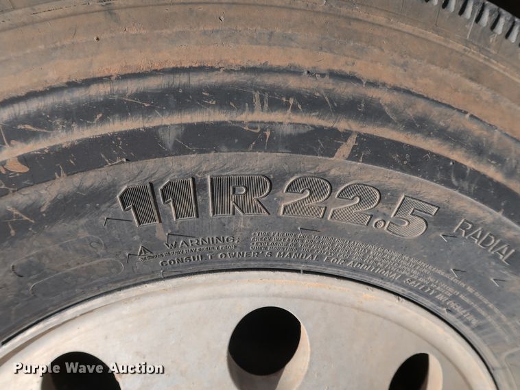 image for item DK3577 2000 Mack RD688S  semi truck