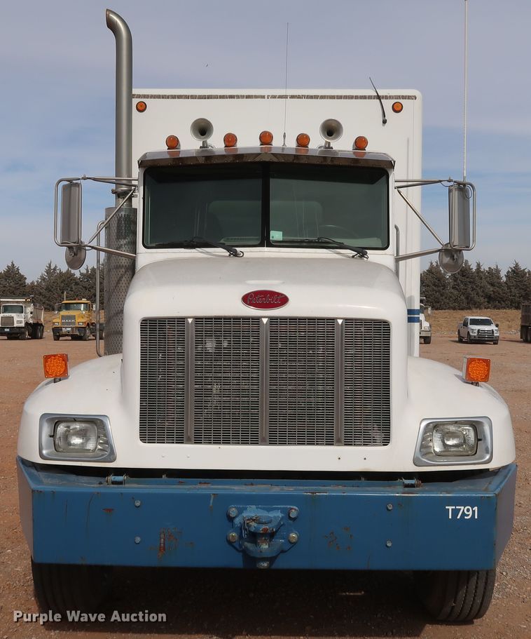 image for item DK3580 2002 Peterbilt 330  mobile command center