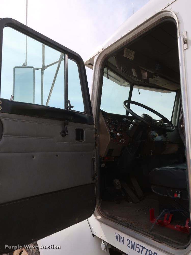 image for item DK3580 2002 Peterbilt 330  mobile command center