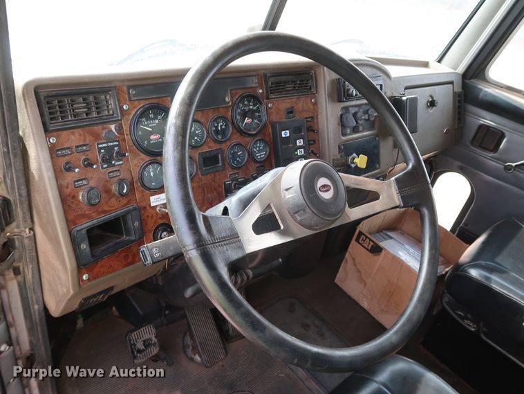 image for item DK3580 2002 Peterbilt 330  mobile command center