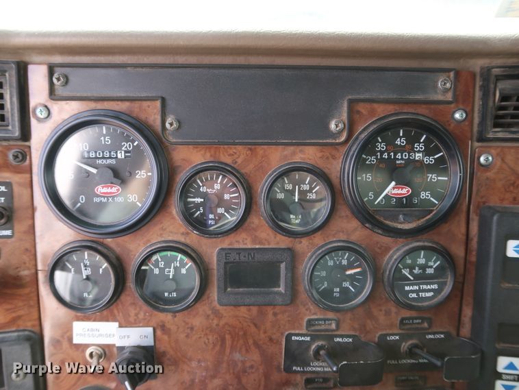 image for item DK3580 2002 Peterbilt 330  mobile command center