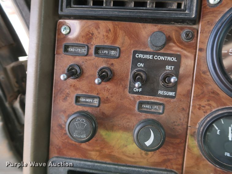 image for item DK3580 2002 Peterbilt 330  mobile command center