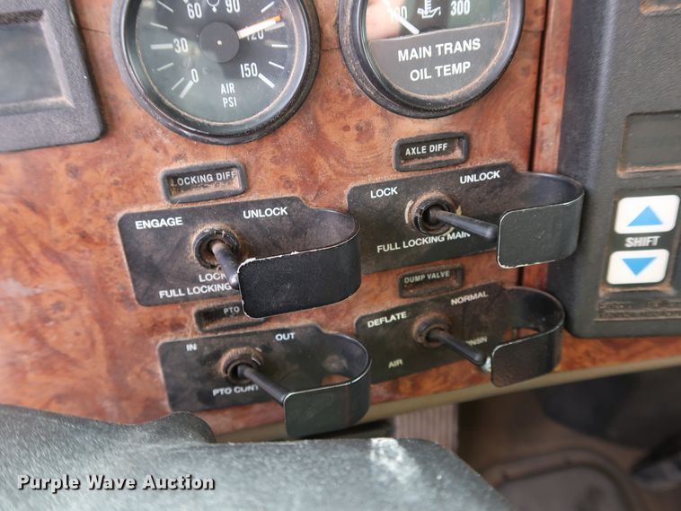 image for item DK3580 2002 Peterbilt 330  mobile command center