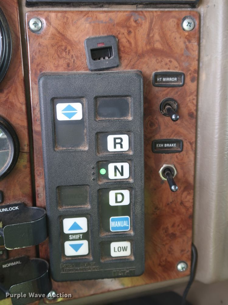 image for item DK3580 2002 Peterbilt 330  mobile command center