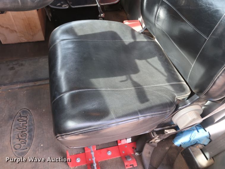 image for item DK3580 2002 Peterbilt 330  mobile command center