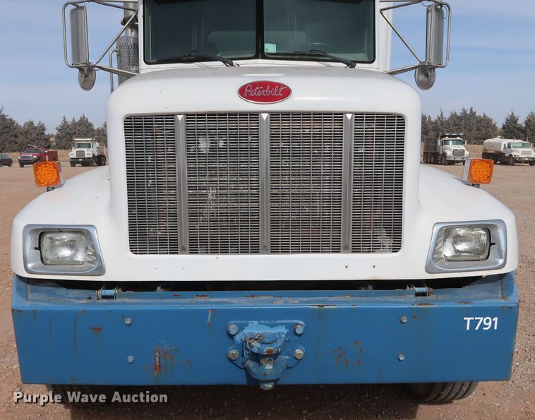 image for item DK3580 2002 Peterbilt 330  mobile command center