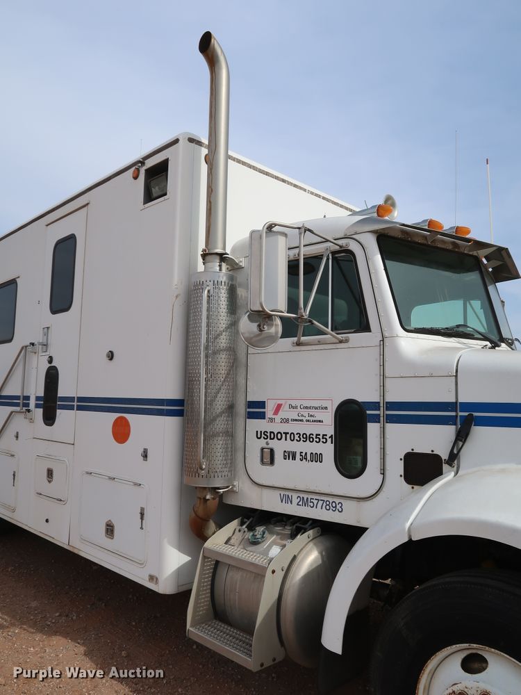 image for item DK3580 2002 Peterbilt 330  mobile command center