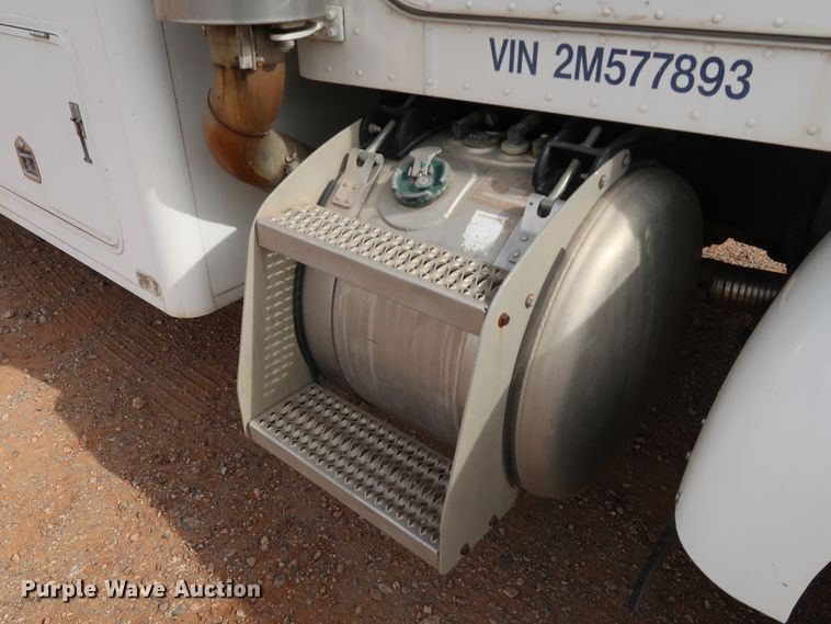 image for item DK3580 2002 Peterbilt 330  mobile command center