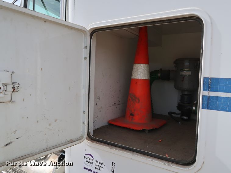 image for item DK3580 2002 Peterbilt 330  mobile command center