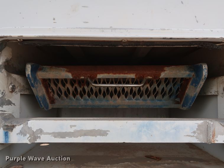 image for item DK3580 2002 Peterbilt 330  mobile command center