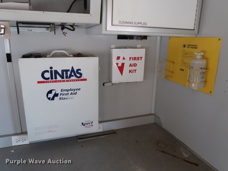 image for item DK3580 2002 Peterbilt 330  mobile command center