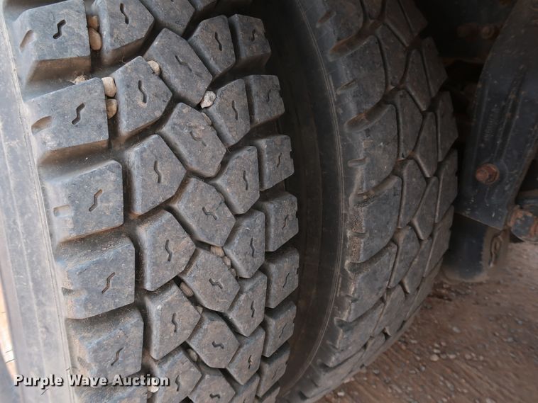 image for item DK3580 2002 Peterbilt 330  mobile command center