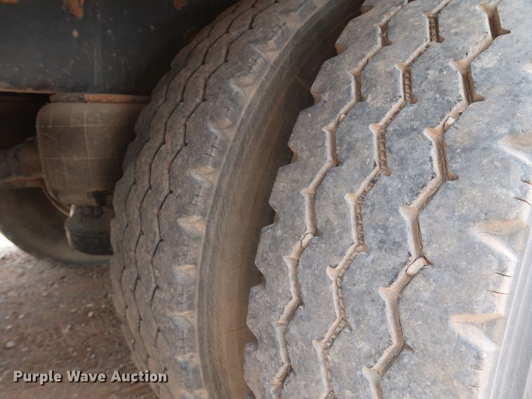 image for item DK3580 2002 Peterbilt 330  mobile command center