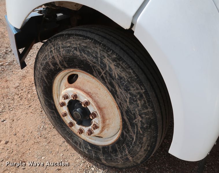 image for item DK3580 2002 Peterbilt 330  mobile command center