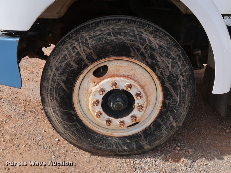 image for item DK3580 2002 Peterbilt 330  mobile command center