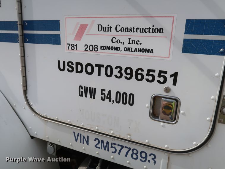 image for item DK3580 2002 Peterbilt 330  mobile command center