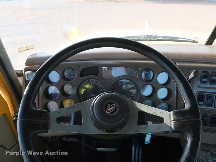 image for item DK3586 2006 Mack CHN613  semi truck