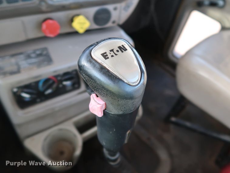 image for item DK3586 2006 Mack CHN613  semi truck