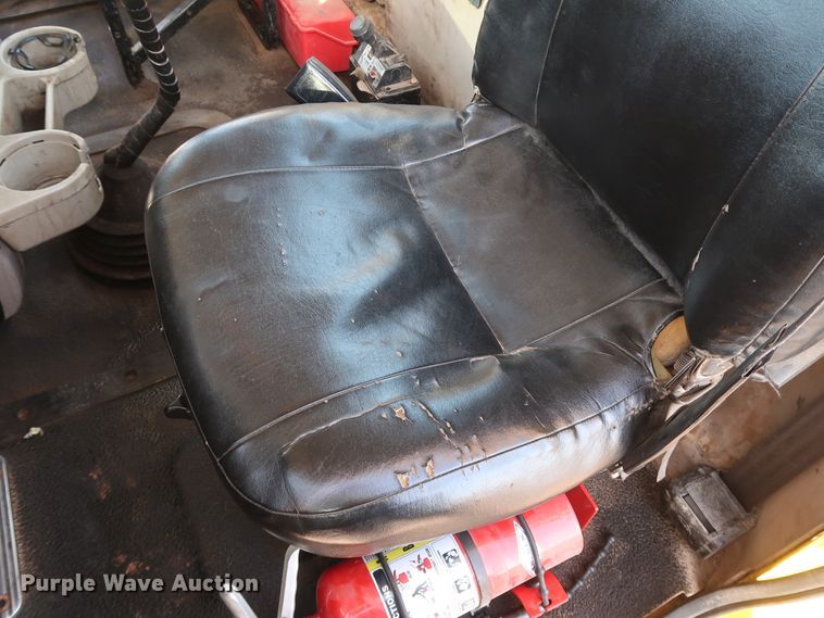 image for item DK3586 2006 Mack CHN613  semi truck