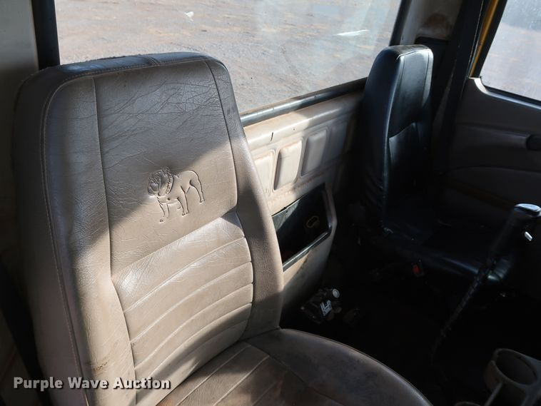 image for item DK3586 2006 Mack CHN613  semi truck